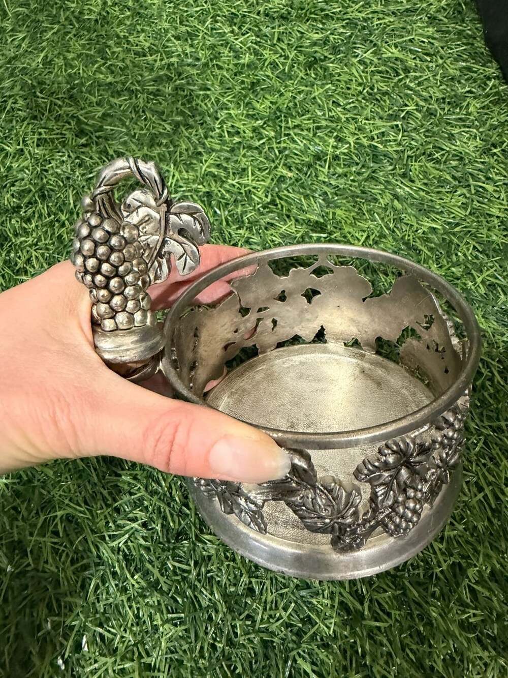 Godinger Silver Plated Wine Bottle Holder Coaster With Grapevine Stopper